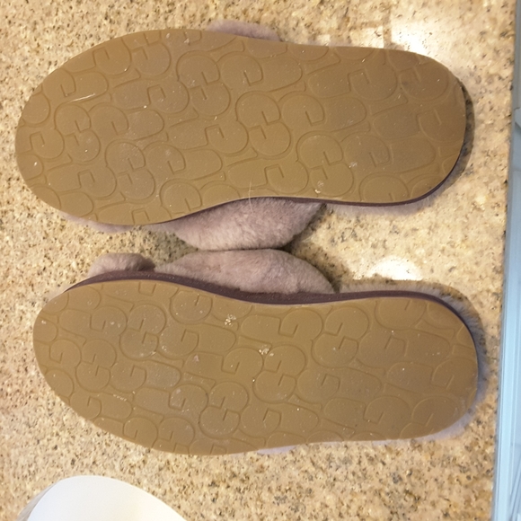 Ugg Abela slippers size 7 - Picture 3 of 3